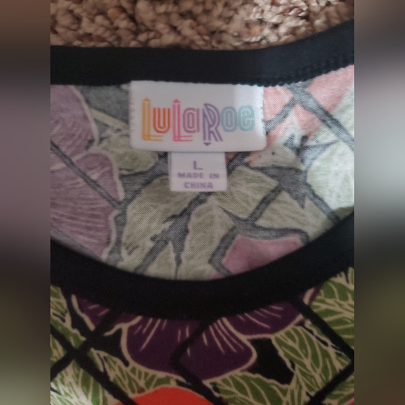 LuLaRoe top - Picture 3 of 6